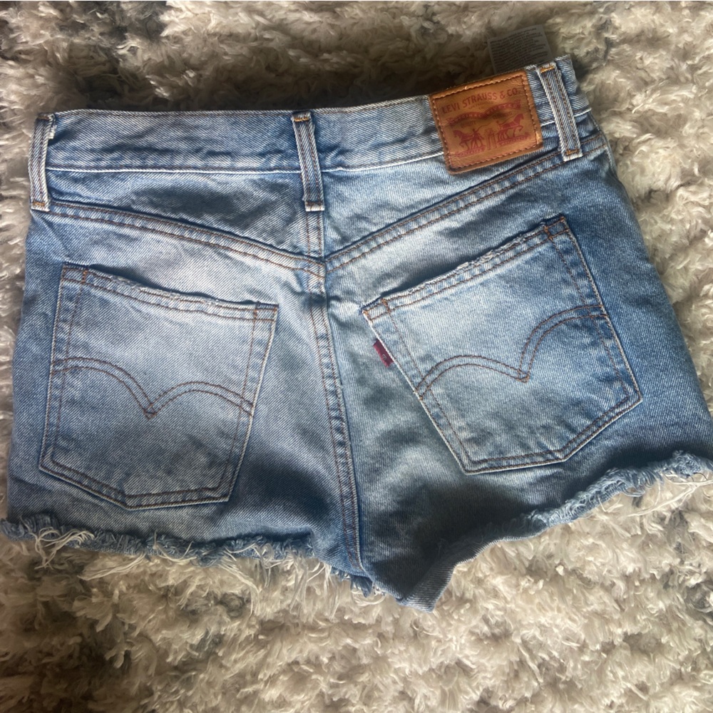 Size 28 vintage Levi’s shorts